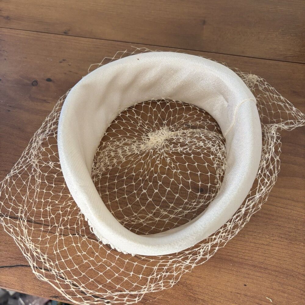 Vintage 1940s 1950s Pillbox Veiled Fascinator Woman’s Hat Crown Netting - Picture 8 of 11